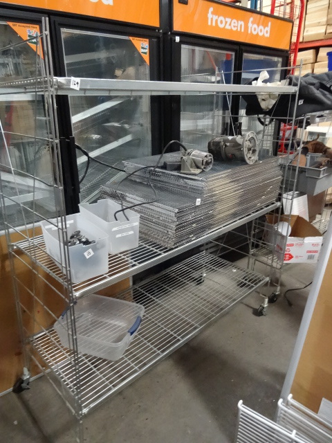 lot 129 image: Wire Shelf Unit On Wheels