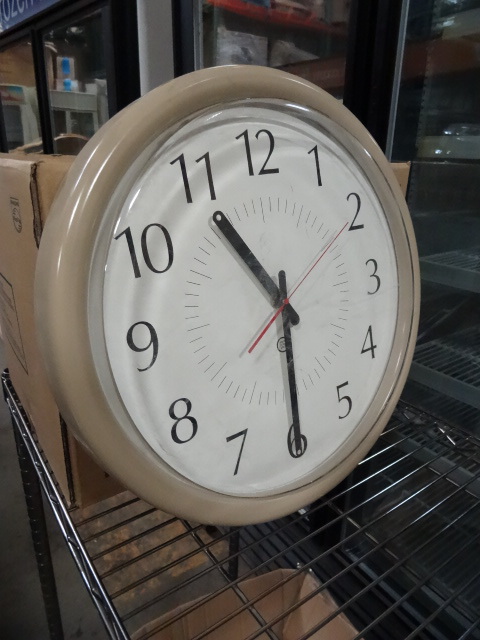 lot 150 image: 16 Wall Clock Quartz