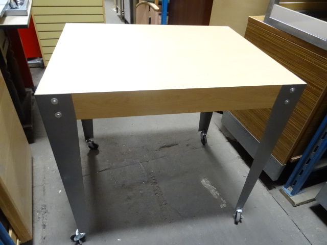 lot 155 image: 36 X 28 X 36 Retail Table On Wheels