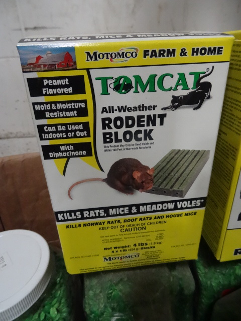lot 177 image: Tomcat Rodent Blocks 8 lbs. of Block