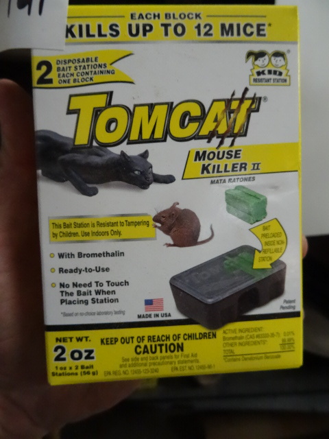 lot 191 image: Tomcat Mouse Killer, 2 Disposable Bait Stations