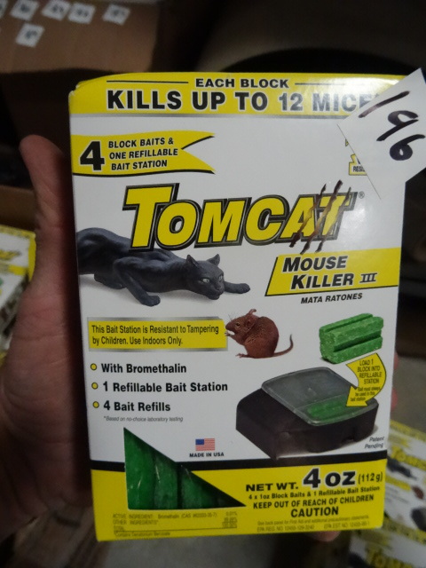 lot 196 image: Tomcat Mouse Killer 1 Refillable Bait Station