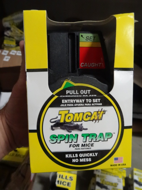 lot 198 image: Tomcat Spin Traps For Mice Qty 3
