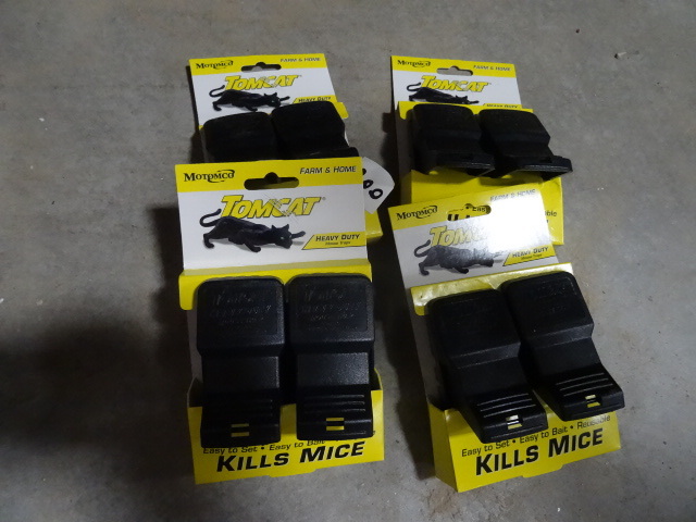 lot 200 image: 4 Tomcat Mouse Traps