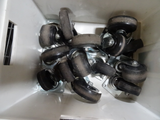 lot 205 image: 16 Swivel Casters, Variety Of Wheel Sizes