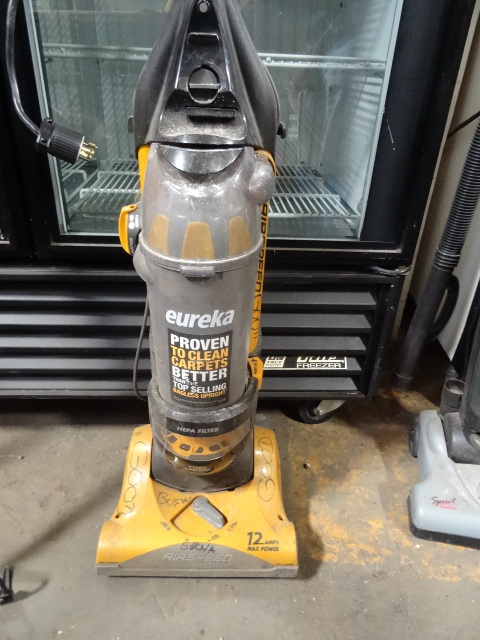 lot 214 image: Eureka Air Speed Gold Rewind Vacuum