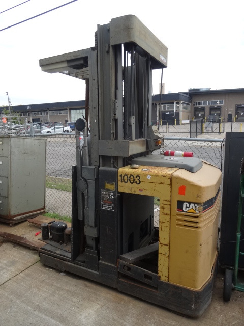 lot 17 image: Caterpillar Order Picker Fork Lift,