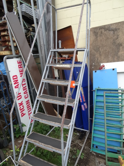 lot 20 image: 7 Step Portable Stairs, Colson Brand