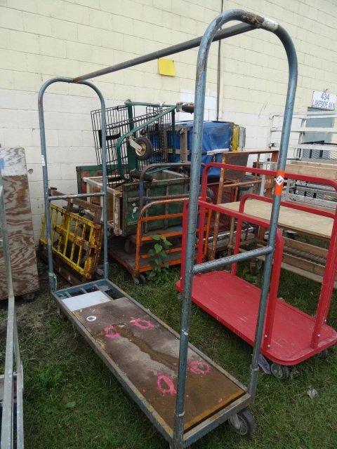 lot 28 image: 4 Wheel Metal Warehouse Cart,