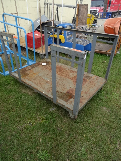lot 33 image: All Metal 4 Wheel Cart 40 X 60 X 38