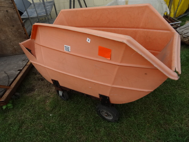 lot 36 image: Poly 4 Wheel Garbage Tote,  18 Bushel