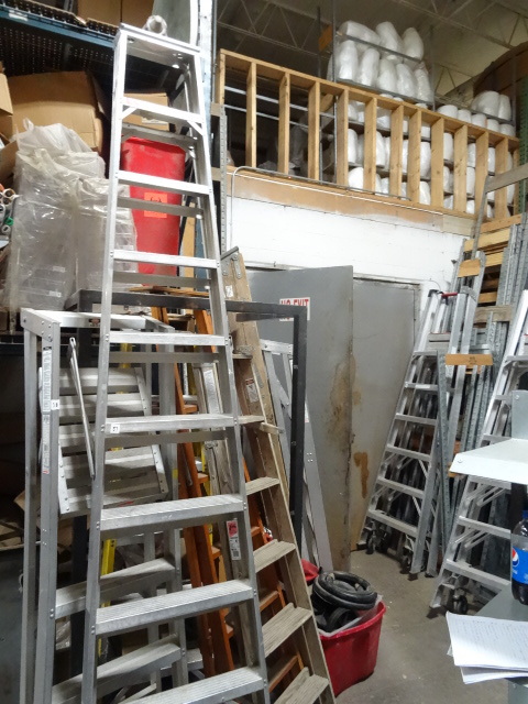 lot 57 image: Aluminum Step Ladder 10