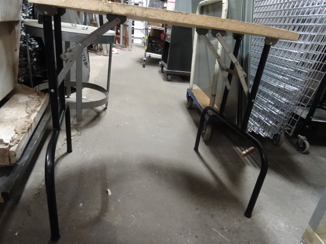 lot 67 image: Round Folding Table 36