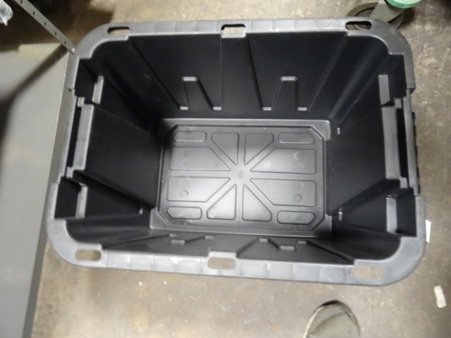 lot 92 image: 8 Poly Tubs With Lids 21 X 16 X 12