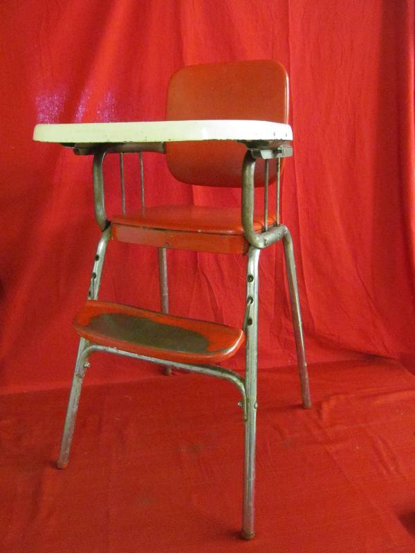 lot 29 image: vintage Cosco high chair