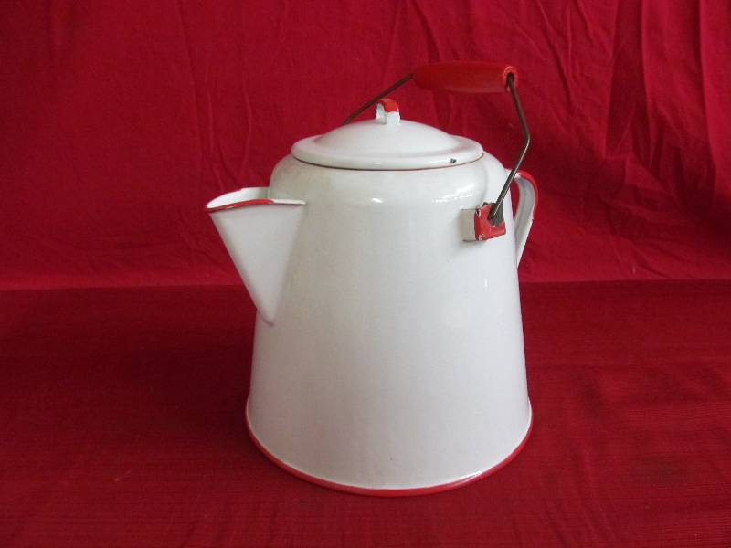 lot 11 image: vintage coffee pot