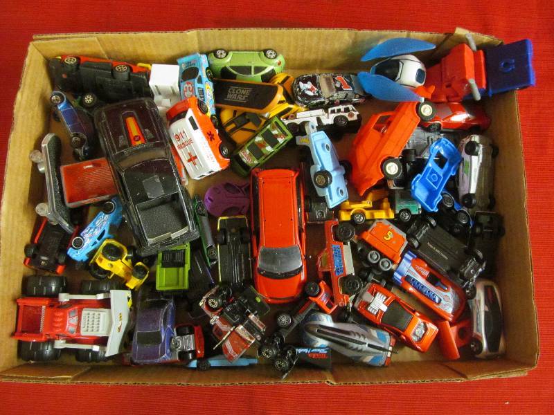 lot 38 image: die cast cars, trucks
