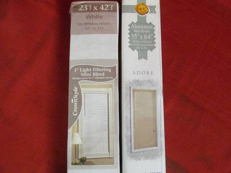lot 18 image: blinds