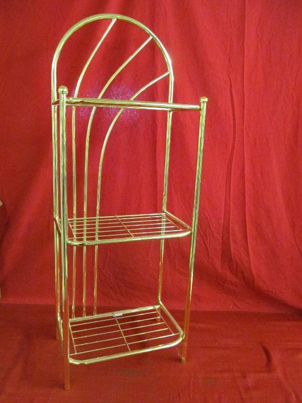 lot 24 image: shelf