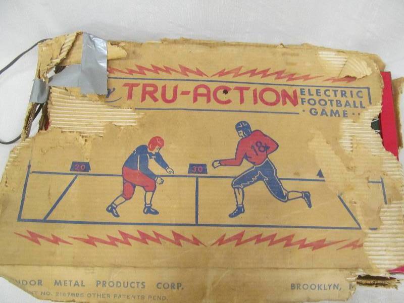 lot 100 image: vintage games