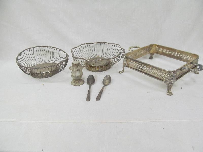 lot 132 image: dishware