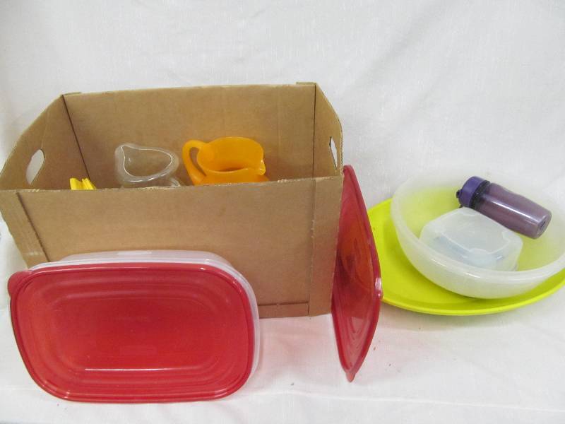 lot 154 image: plastic containers