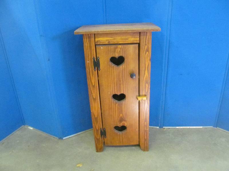 lot 166 image: cabinet