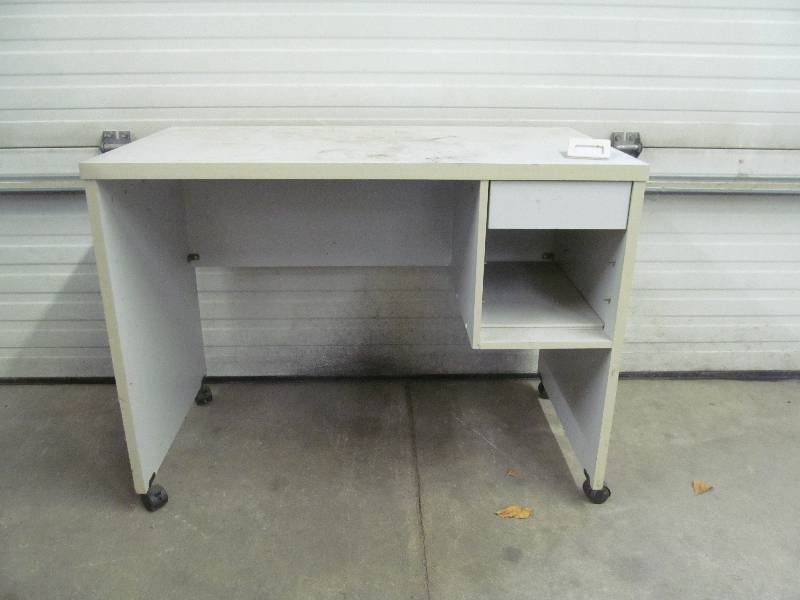 lot 188 image: desk