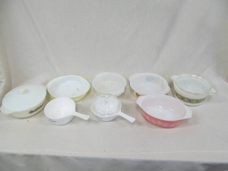 lot 152 image: baking dishes