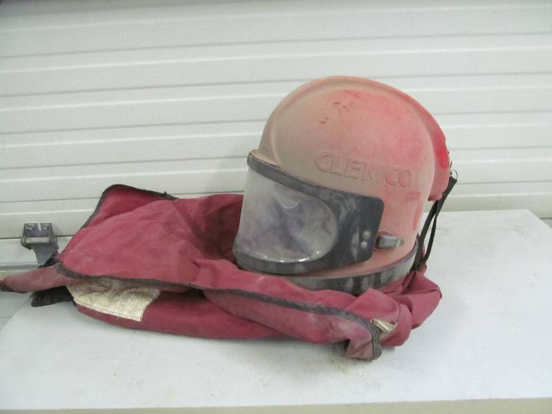 lot 178 image: Clemco sandblasting helmet