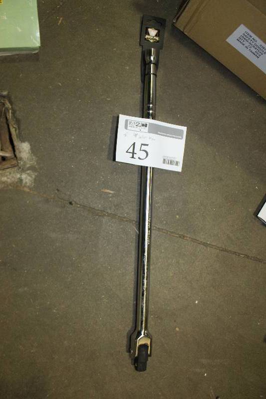 lot 45 image: Neiko Pro Chrome Vanadium 34in. Torque Wrench
