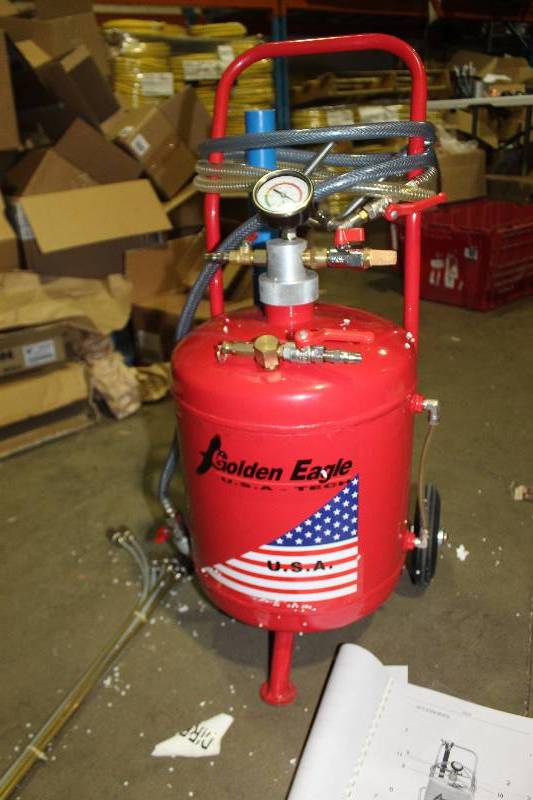 lot 29 image: 6-Gallon Oil Extractor
