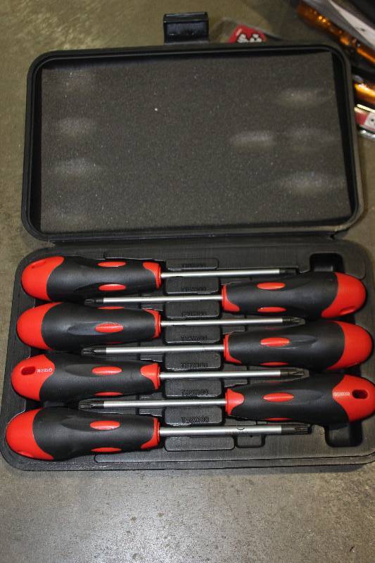 lot 65 image: Sir Plus Tools 7-Piece Tamper Torx Screwdriver Set