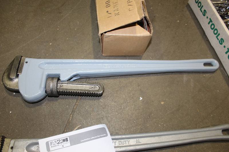 lot 117 image: Heavy Duty AL Pipe Wrench