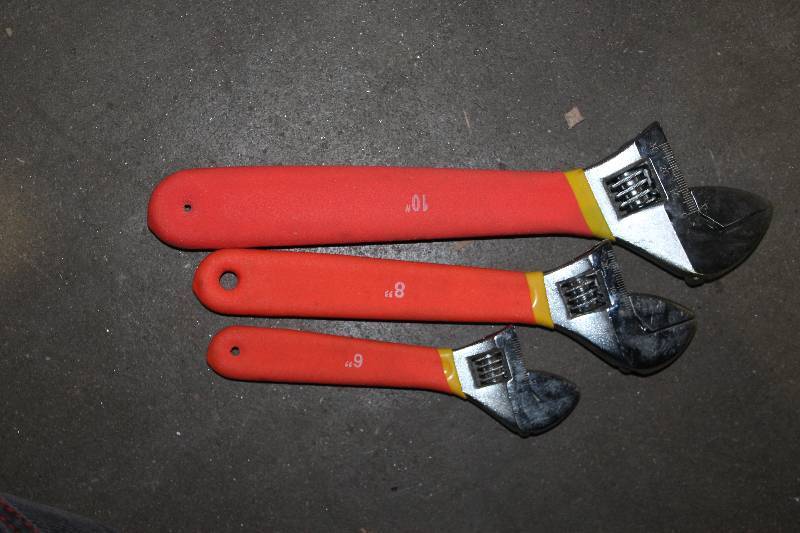 lot 124 image: Lot of (3) Adjustable Cresent Wrenches