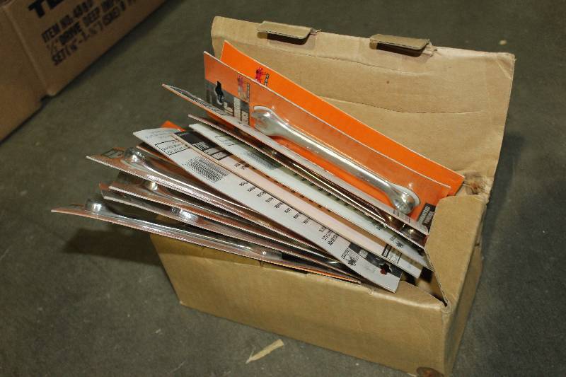 lot 122 image: Lot of (12) 716in. Combination Wrenches
