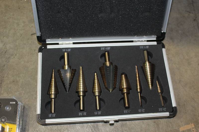 lot 128 image: Boring Set