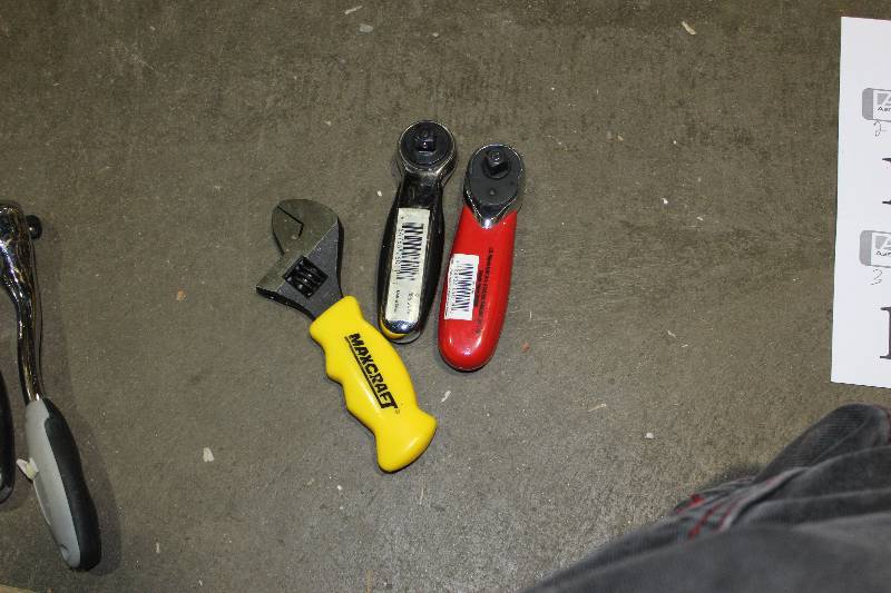 lot 139 image: Lot of (3) Hand Tools Includes 2-Mini Ratchet, Maxcraft Mini Crescent Wrench