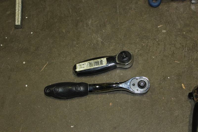 lot 140 image: Lot of (2) Hand Tools Includes 2-Ratchets