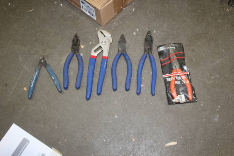 lot 174 image: Lot of (6) Hand Tools Includes Pliers, Wire Cutters, Locking Pliers