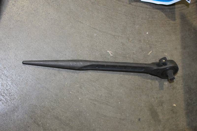 lot 185 image: T&E Tools Chrome Vanadium 12in. Drive Ratchet