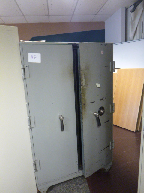lot 2 image: Molser Safe
