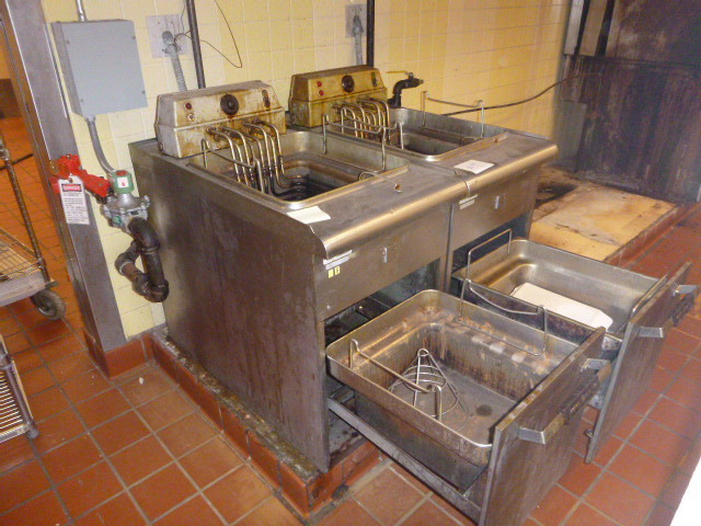 lot 9 image: 2 GE Electric Fryers