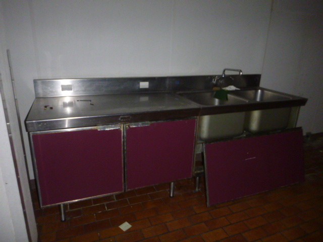 lot 17 image: 2 Compartment Sink with Table