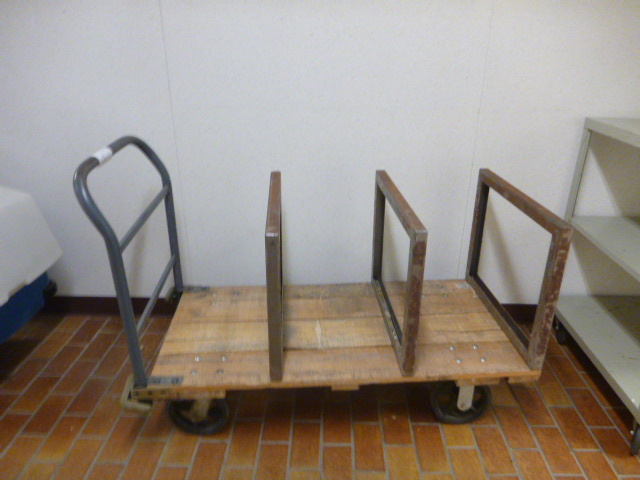 lot 39 image: Rolling Flat Cart