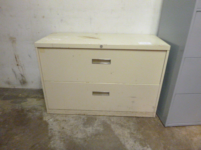 lot 48 image: 2 Drawer Lateral File Cabinet