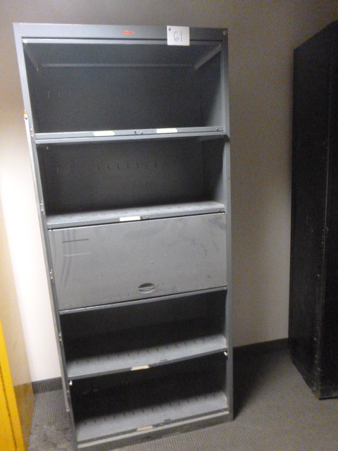 lot 61 image: Metal Storage Cabinet