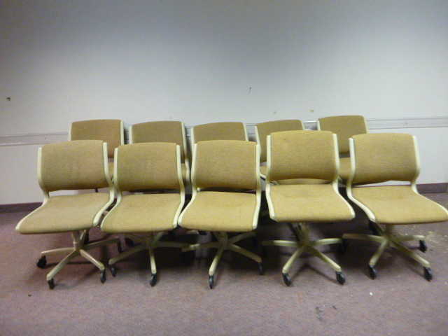 lot 87 image: 10 Office Chairs