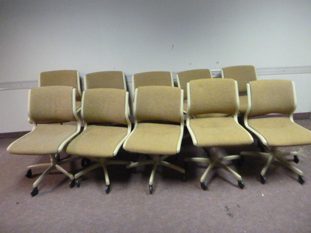 lot 90 image: 10 Office Chairs