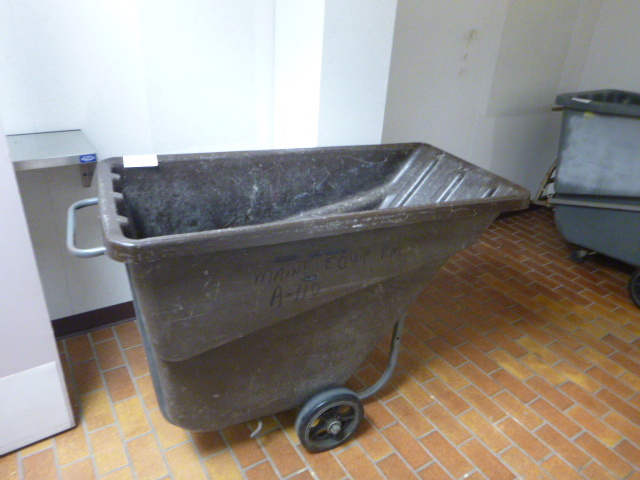 lot 99 image: Dumpster